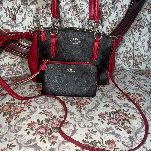 Authentic Coach Small Two way bag and go zippy wallet.Both are Good Condition - Picture 3 of 12